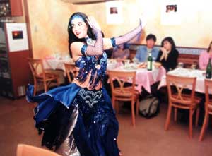 amira-belly.jpg (11266 �o�C�g)